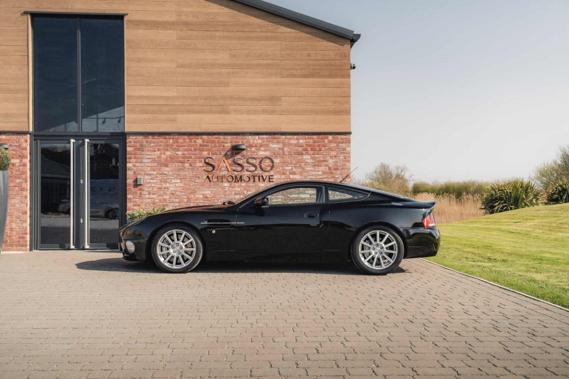 Aston Martin Vanquish V12 Vanquish S